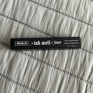 Kat Von D Long-wear Matte Eyeliner
